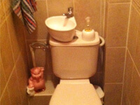 WiCi Mini, petit kit lave-mains pour WC - Monsieur P (45)